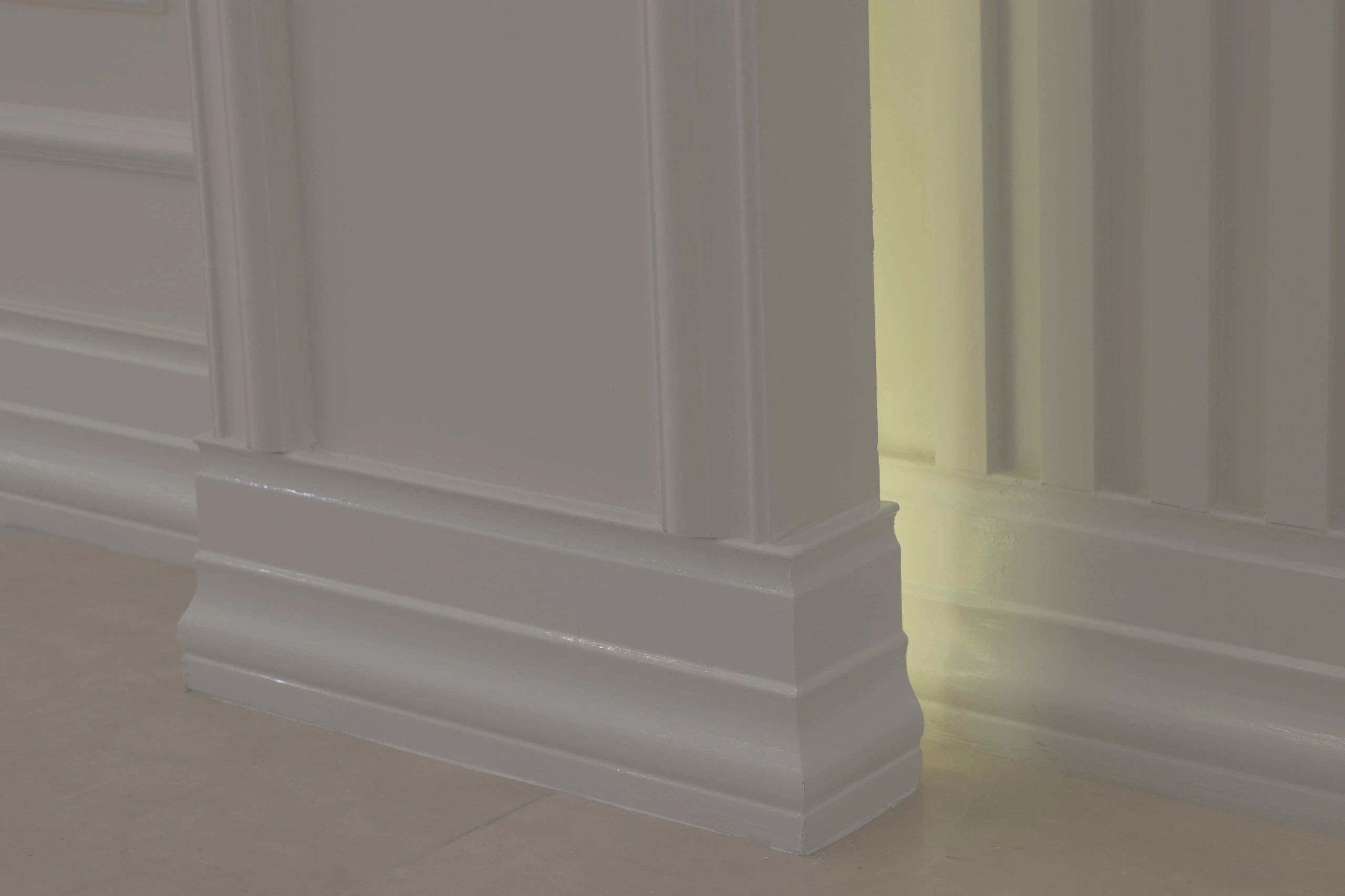 مرز ظرافت و زیبایی در دکوراسیون – قرنیزهایی که فضا را لوکس میکنند